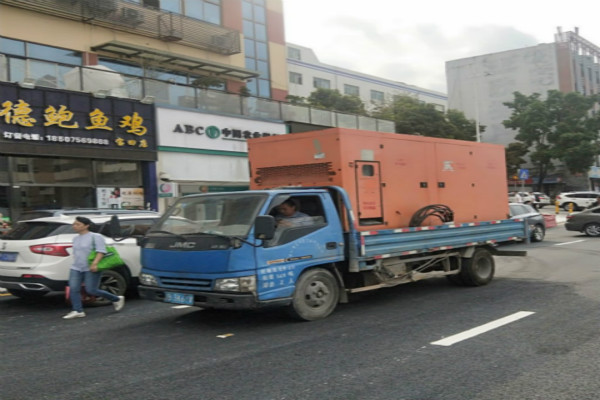 河源柴油發(fā)電機(jī)一天一個(gè)價(jià)，充電LED燈銷量大增